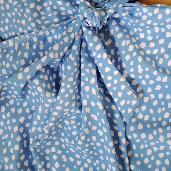 Blue & White Speckled Scoop Back V-Neck Cinched Waist One Piece Swimsuit - Picture 6 of 10